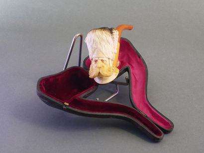 Beautiful carved meerschaum pipe depicting...