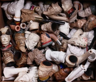 Lot of white and polychrome clay pipe hearths....