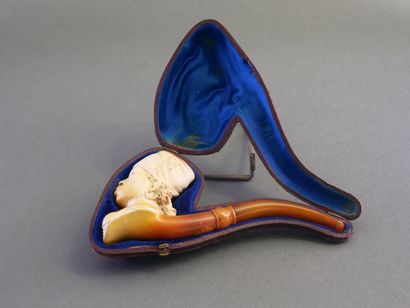 Beautiful carved meerschaum pipe depicting...