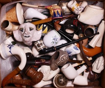 Lot of 65 earthenware pipes and fireplaces...
