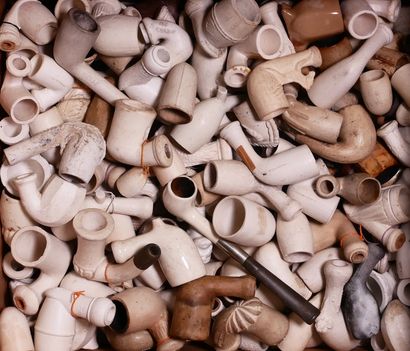 Lot of black, red and glazed clay pipe hearths....