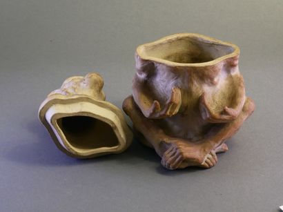 Set of 8 tobacco pots in 1 ashtray:
cast-iron...