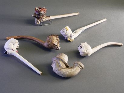 FIOLET
Lot including:
-26 white long pipes...