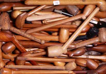 Lot of 67 clay pipe cases:
-63 in wood. Some...