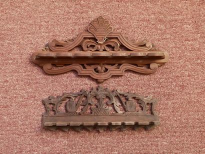 Set of 30 carved wooden pipe racks, including...