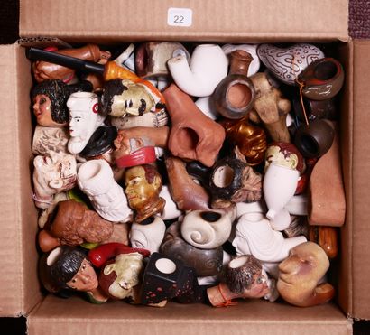 Lot of 100 ceramic pipes and fireplaces:
White...