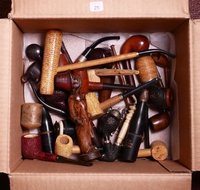 Lot of 22 carved briar pipes and simple models....