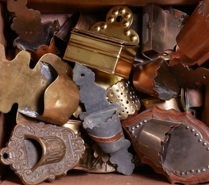 Set of 10 wall-mounted brass fidibus holders...