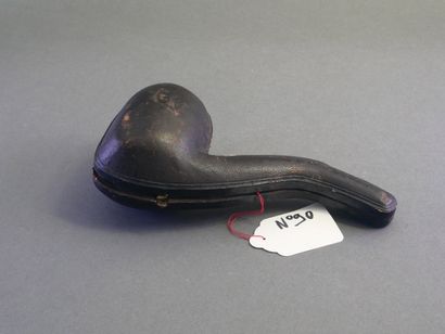 Carved meerschaum pipe depicting a dog's...