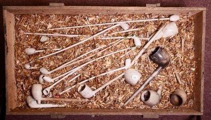 SCOUFFLAIRE :
Set of 50 extra-long clay pipes,...
