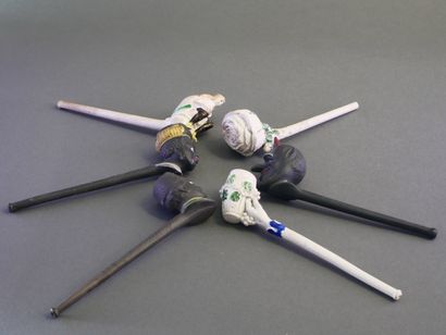 FIOLET
Set of 6 enamelled fancies:
-On the...