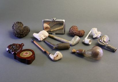 Lot including:
-5 meerschaum and bone hearth...