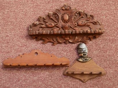 Set of 30 carved wooden pipe racks, including...