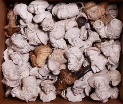MONTEREAU.
Lot of white clay pipe hearths....