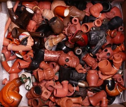 Lot of black, red and glazed clay pipe hearths....