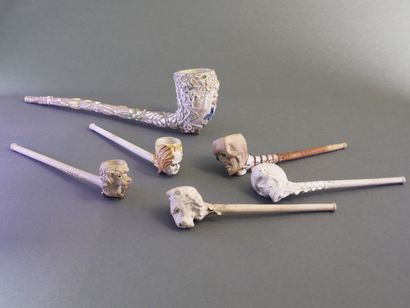 GAMBIER.
Lot of 6 enamelled fancies:
-N°939,...