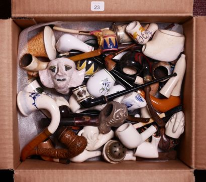 Lot of 65 earthenware pipes and fireplaces...