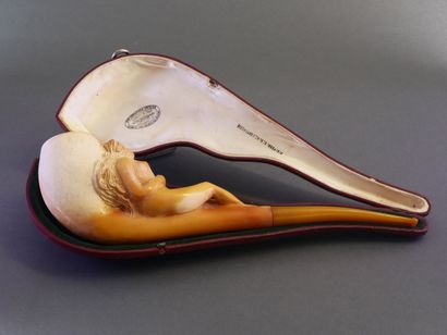 Beautiful, strong carved meerschaum pipe...