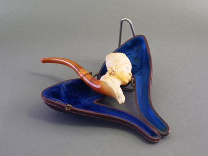 Beautiful carved meerschaum pipe depicting...