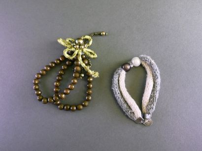 FANTAISIE
Ensemble comprenant des colliers...