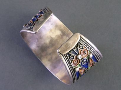 Open cuff bracelet in silver (min. 800/°°)...