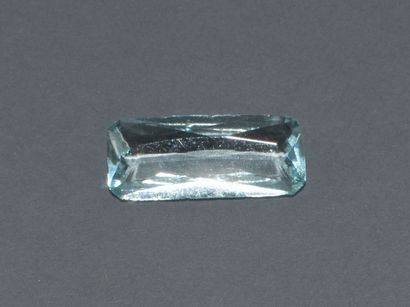 Rectangular aquamarine with beveled edges.
Dimensions:...