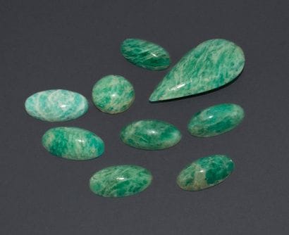 AMAZONITE SET, oval and teardrop-shaped cabochons.
Total...