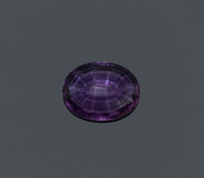 Oval amethyst.
Dimensions: 18.7 x 14.7 mm.
Weight:...