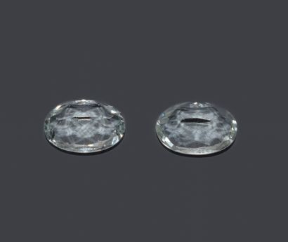 A pair of oval aquamarines.
Dimensions: 7.9...