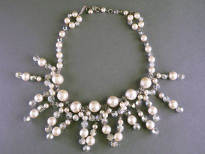 VINTAGE BEADS AND RHINESTONES
A set of costume...