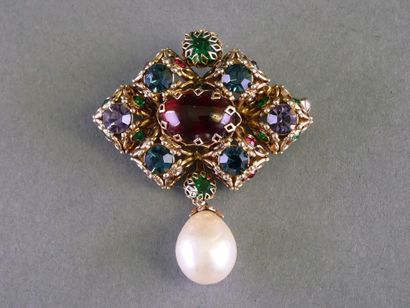 VINTAGE
Broche en métal doré et cabochons...