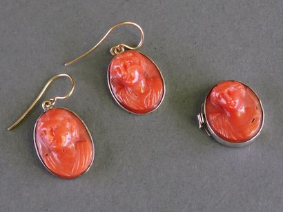 CORAIL
Paire de boucles d'oreilles en or...