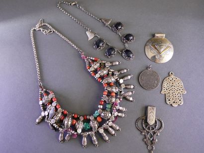 A set of ethnic-style jewelry made of silver...