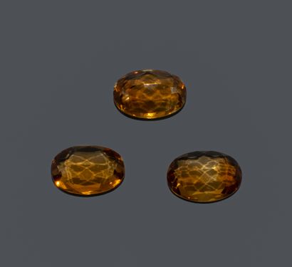 Set of 3 antique-cut Cognac citrines. 
Dimensions:...