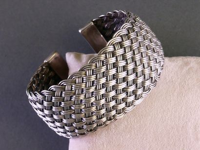 Open, rigid silver bracelet (min. 800/°°)...