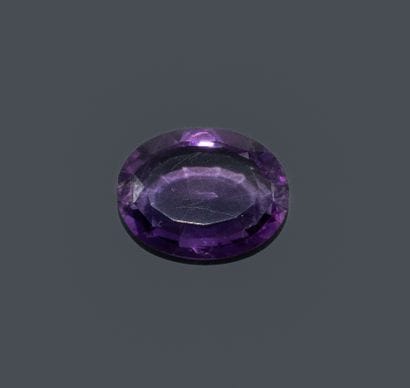 Oval amethyst.
Dimensions: 18.7 x 14.7 mm.
Weight:...
