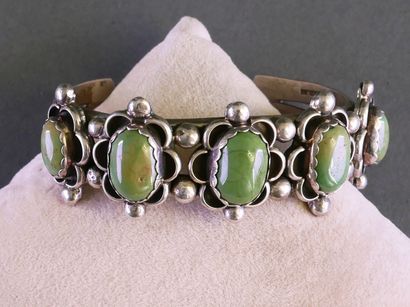 Open-style rigid silver bracelet (min. 800/°°)...