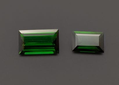 Set of 2 chromium-bearing tourmalines (verdelite)...
