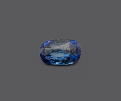 Oval Ceylon sapphire, needs polishing
Unheated,...
