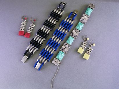 VINTAGE
Ensemble comprenant trois bracelets...
