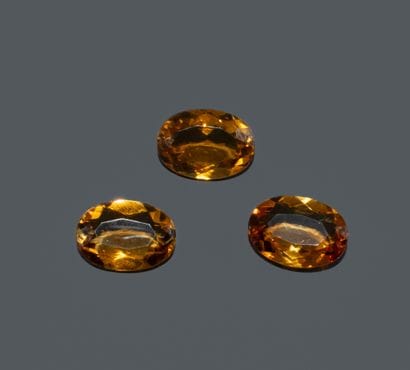 Set of 3 antique-cut Cognac citrines. 
Dimensions:...