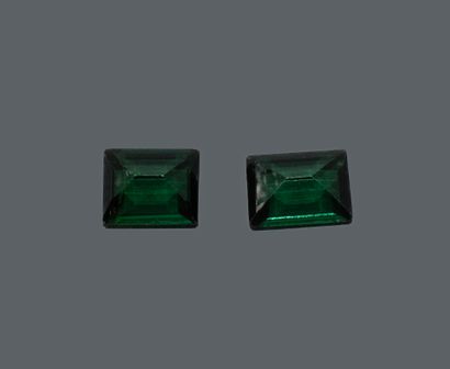 Set of 2 rectangular faceted chromium-bearing...