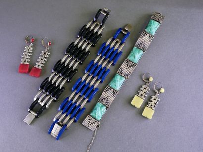 VINTAGE
Ensemble comprenant trois bracelets...