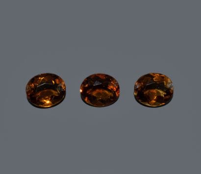 Set of 3 oval Madeira citrines.
Dimensions:...