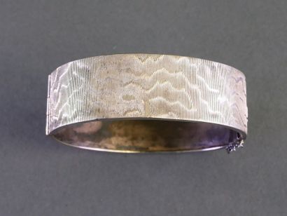 Rigid silver clasp bracelet (min. 800/°°)...
