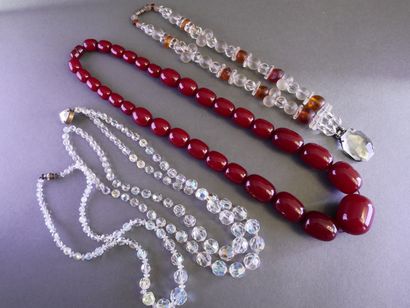 VINTAGE
Ensemble de bijoux fantaisie comprenant...
