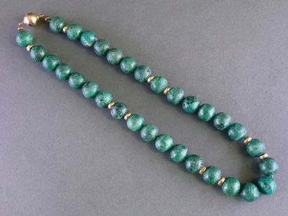 NECKLACE made of green semi-precious stone...