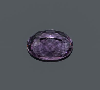 Oval amethyst. 
Dimensions: 17.7 x 13.2 mm.
Weight:...