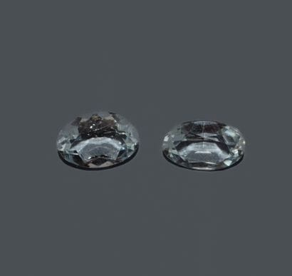 A pair of oval aquamarines.
Dimensions: 7.9...