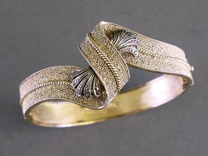THEODOR FAHRNER
Rigid clasp bracelet in vermeil...